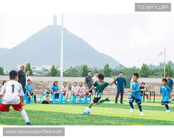 球星助力校园足球,社区服务共同推动青少年体育发展 球星助力校园足球,社区服务共同推动青少年体育发展