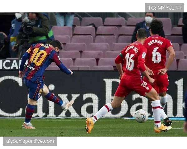 格拉纳达举办社区足球节,设立“快速反击”趣味挑战项目